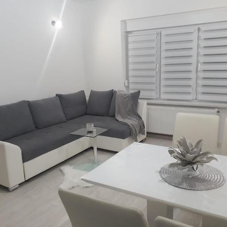 Apartman Kristina - Self Check In & Check Out Otočac Eksteriør bilde