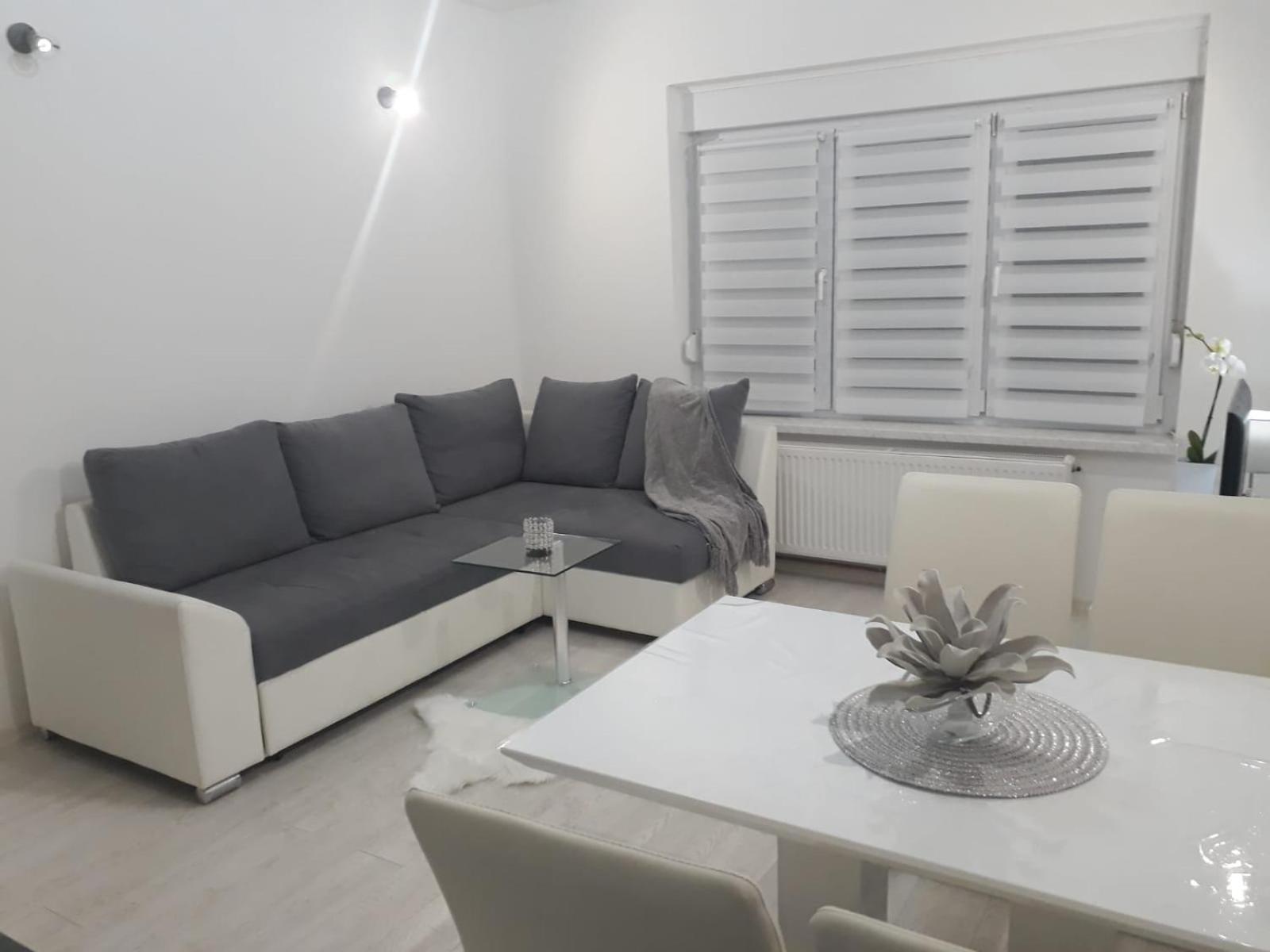 Apartman Kristina - Self Check In & Check Out Otočac Eksteriør bilde