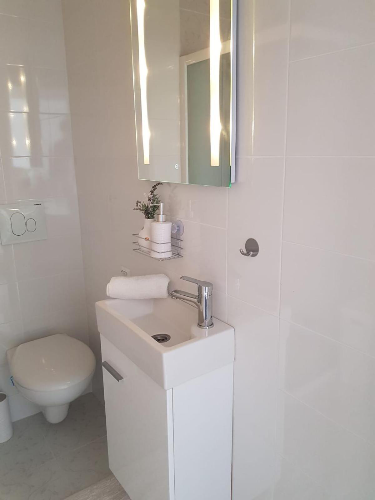 Apartman Kristina - Self Check In & Check Out Otočac Eksteriør bilde