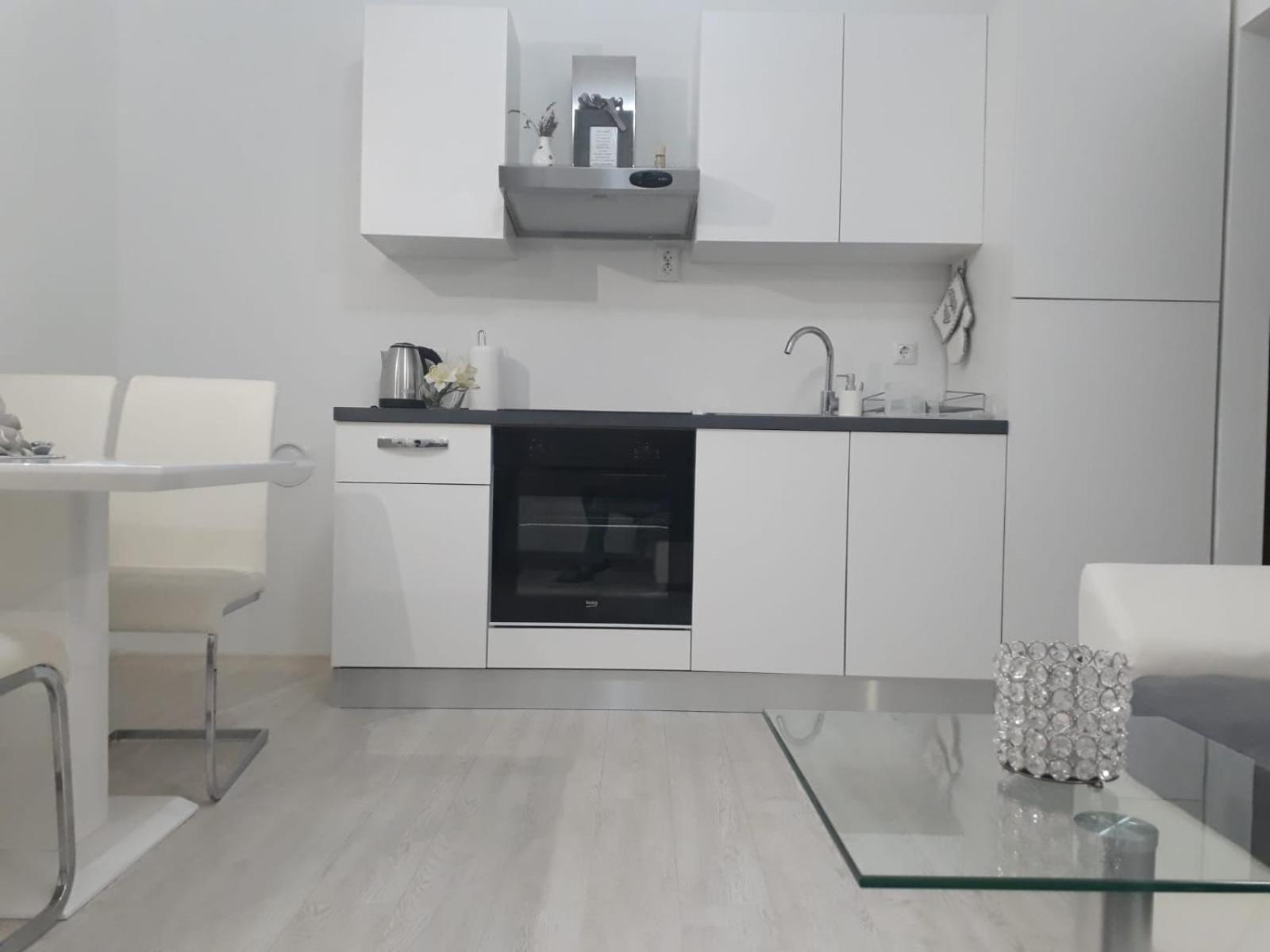 Apartman Kristina - Self Check In & Check Out Otočac Eksteriør bilde