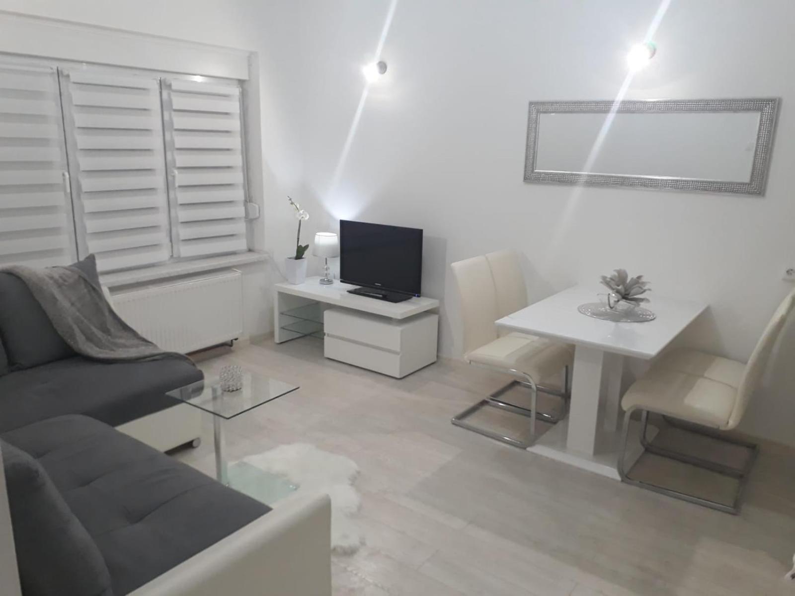 Apartman Kristina - Self Check In & Check Out Otočac Eksteriør bilde