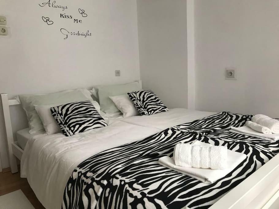 Apartman Kristina - Self Check In & Check Out Otočac Eksteriør bilde